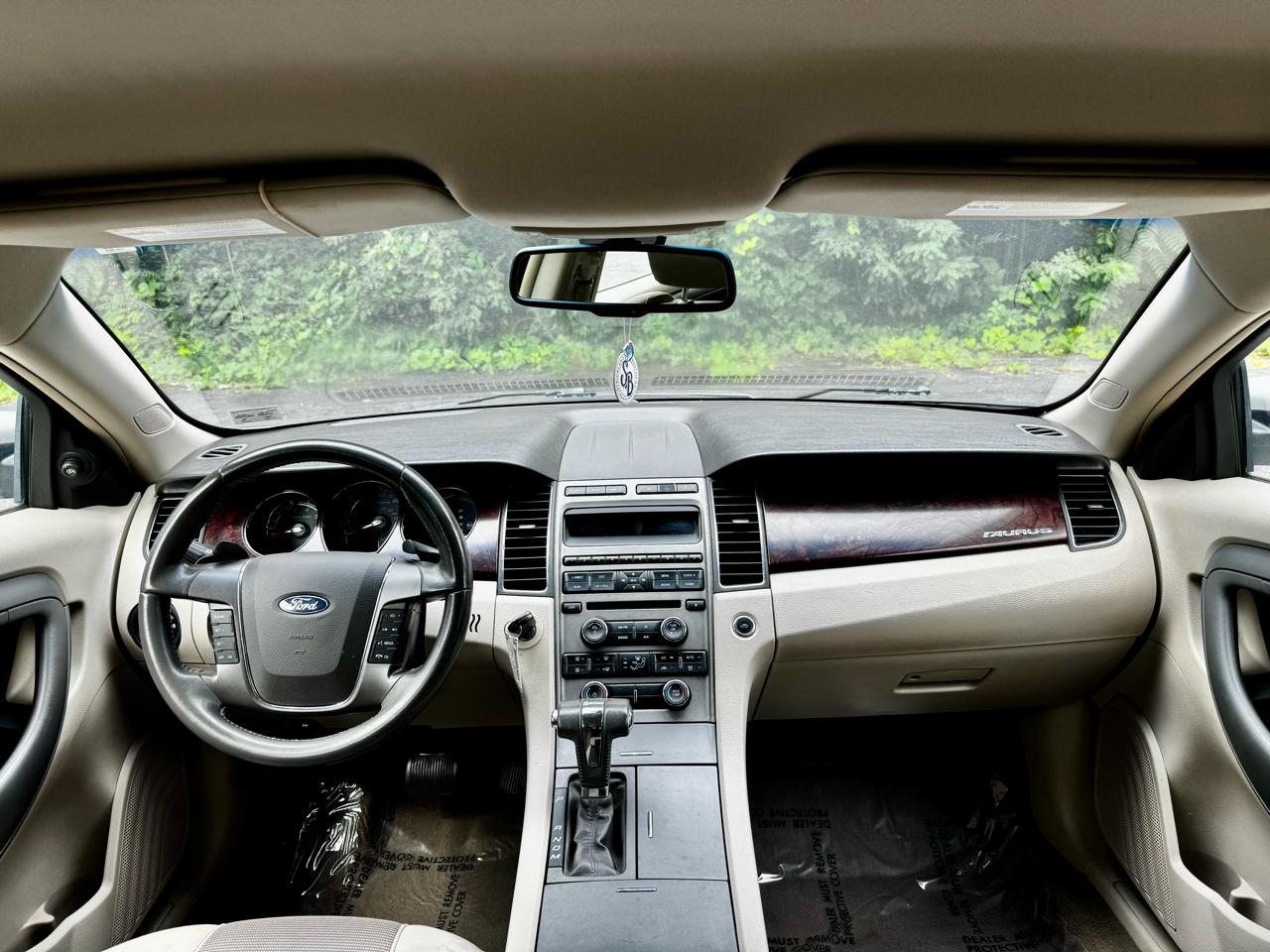Ford Taurus SEL FWD 2010