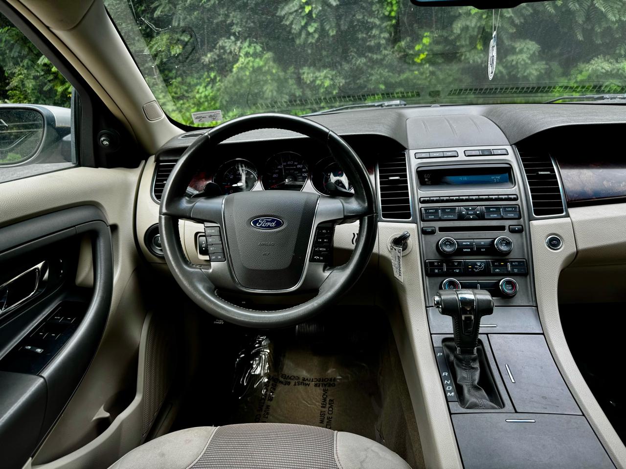 Ford Taurus SEL FWD 2010