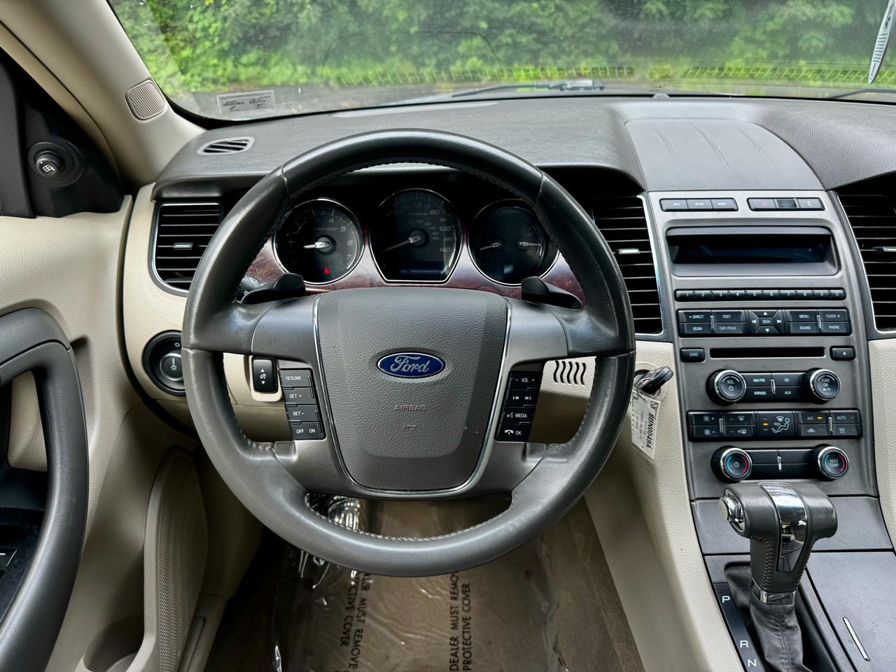 Ford Taurus SEL FWD 2010