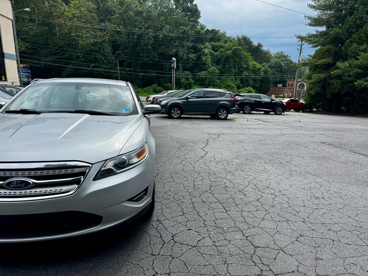 Ford Taurus SEL FWD 2010