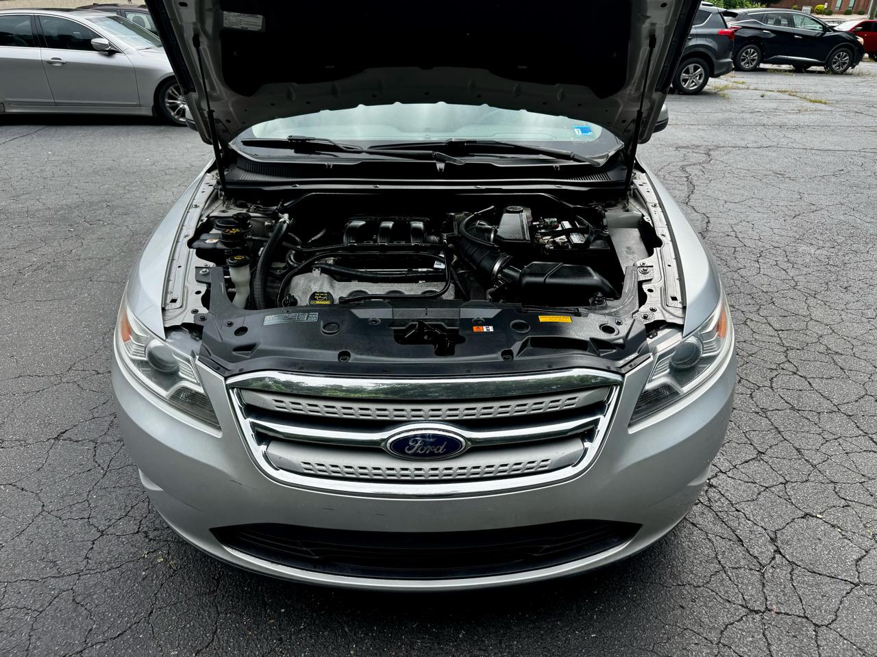 Ford Taurus SEL FWD 2010