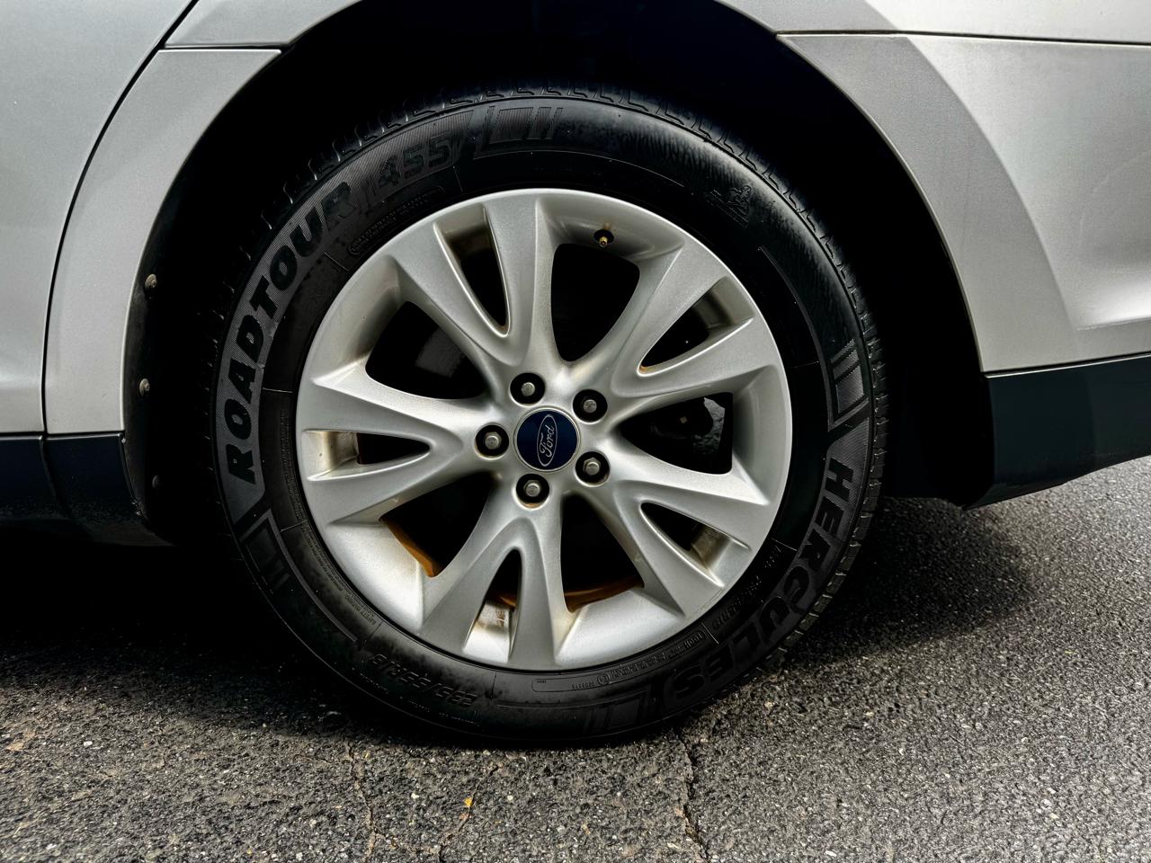 Ford Taurus SEL FWD 2010
