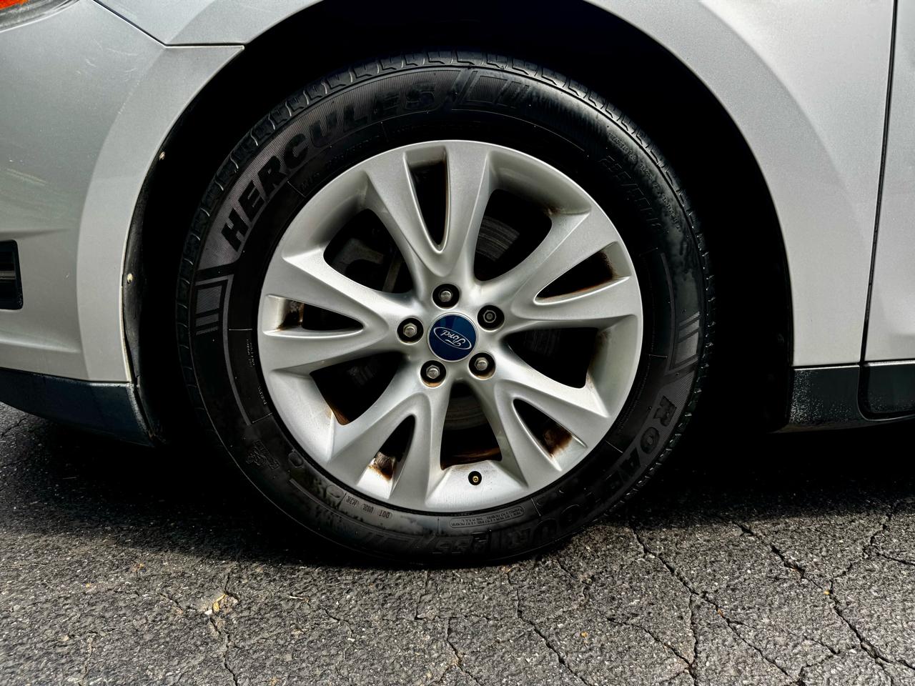 Ford Taurus SEL FWD 2010