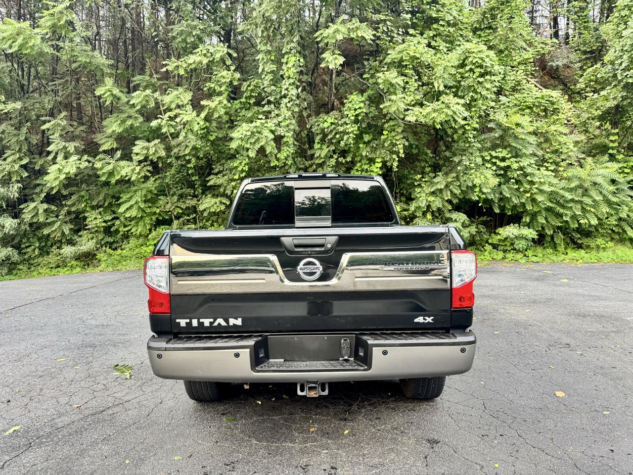 Nissan Titan PRO-4X Crew Cab 4WD 2018