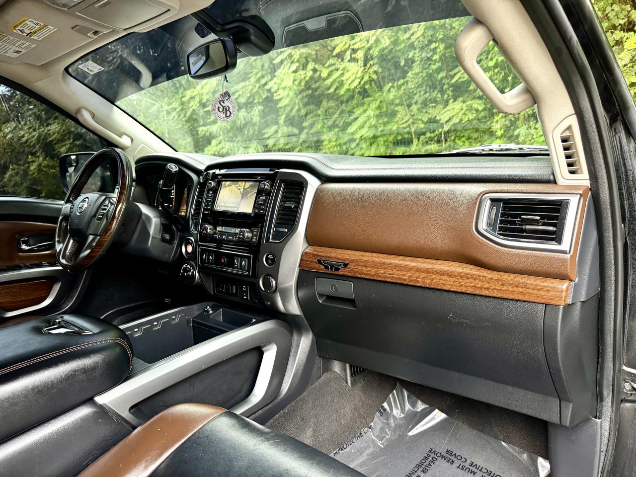 Nissan Titan PRO-4X Crew Cab 4WD 2018