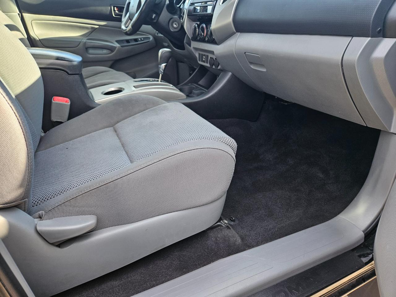 Toyota Tacoma 4WD Double Cab V6 MT (Natl) 2013