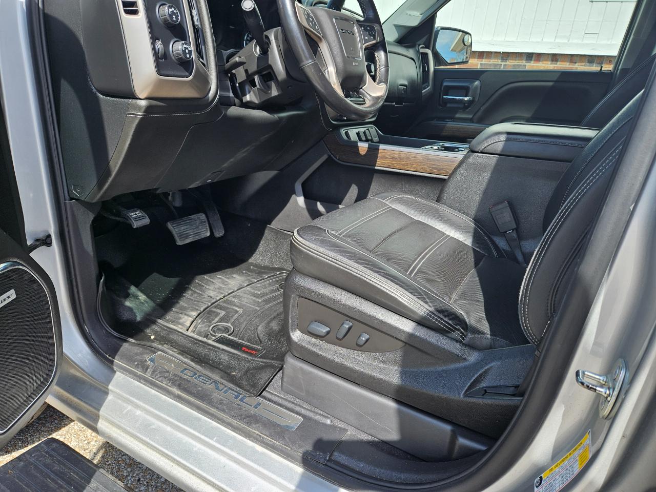 GMC Sierra 1500 4WD Crew Cab 143.5" Denali 2018