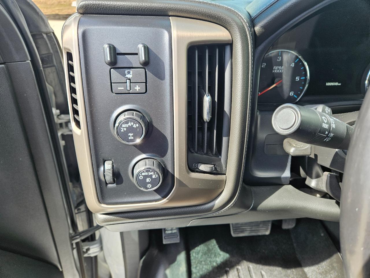 GMC Sierra 1500 4WD Crew Cab 143.5" Denali 2018
