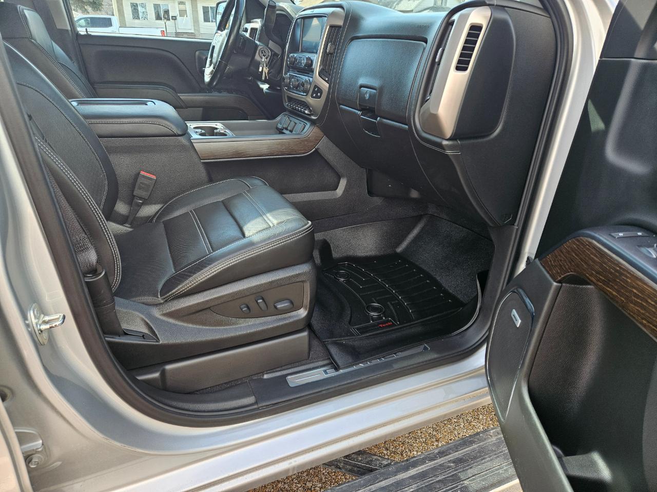 GMC Sierra 1500 4WD Crew Cab 143.5" Denali 2018