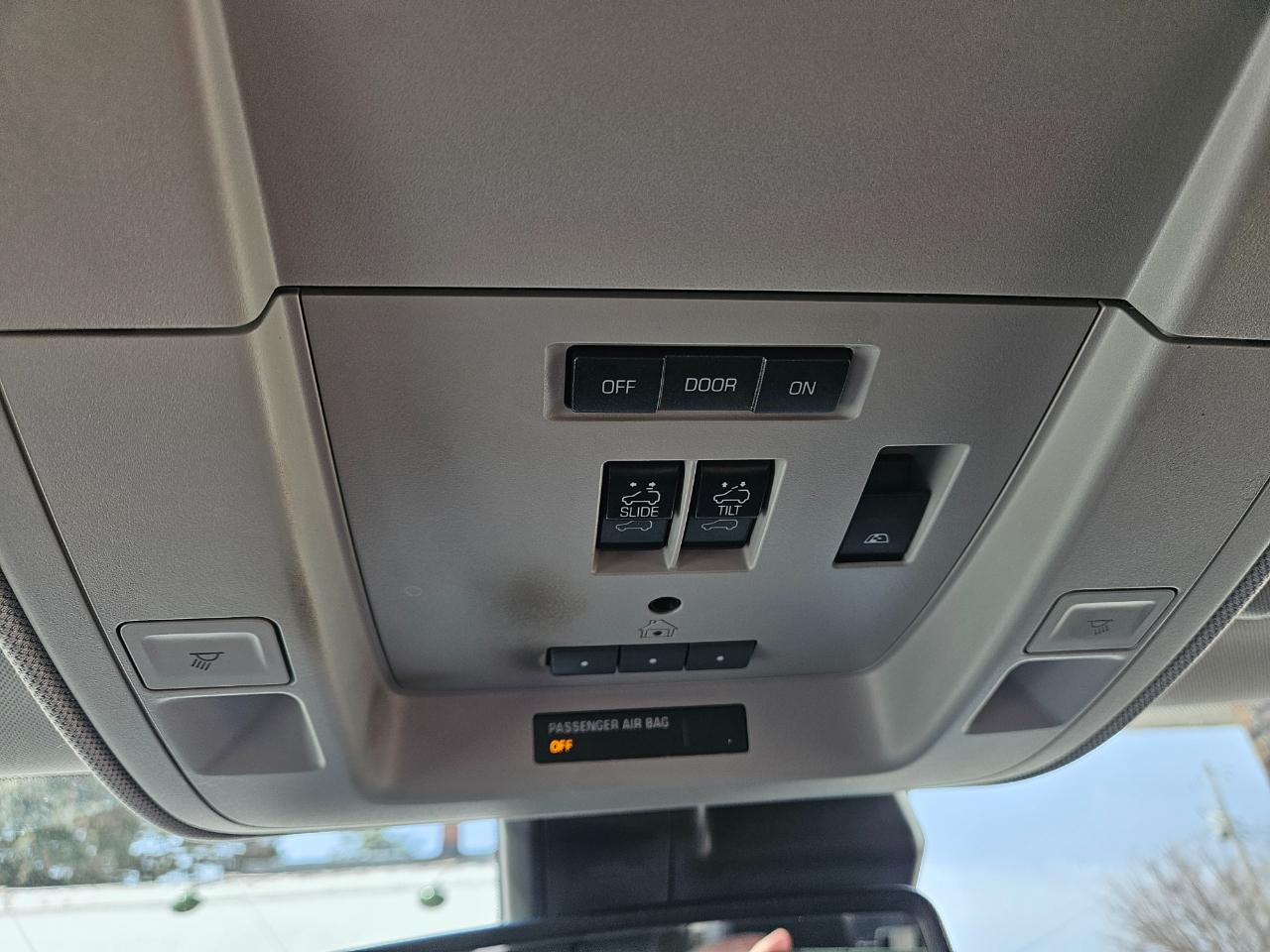 GMC Sierra 1500 4WD Crew Cab 143.5" Denali 2018