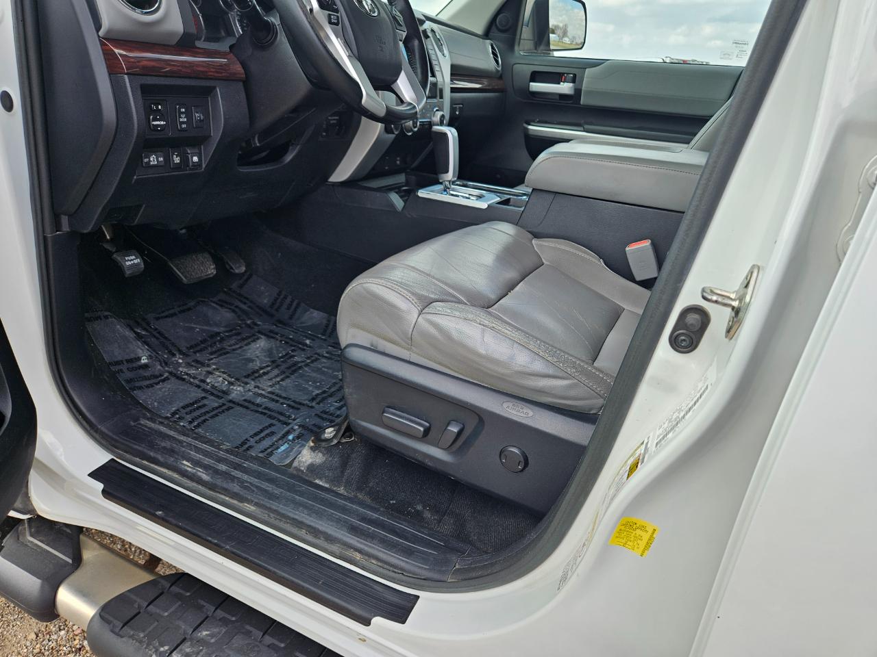 Toyota Tundra 4WD Truck CrewMax 5.7L FFV V8 6-Spd AT LTD (Natl) 2016