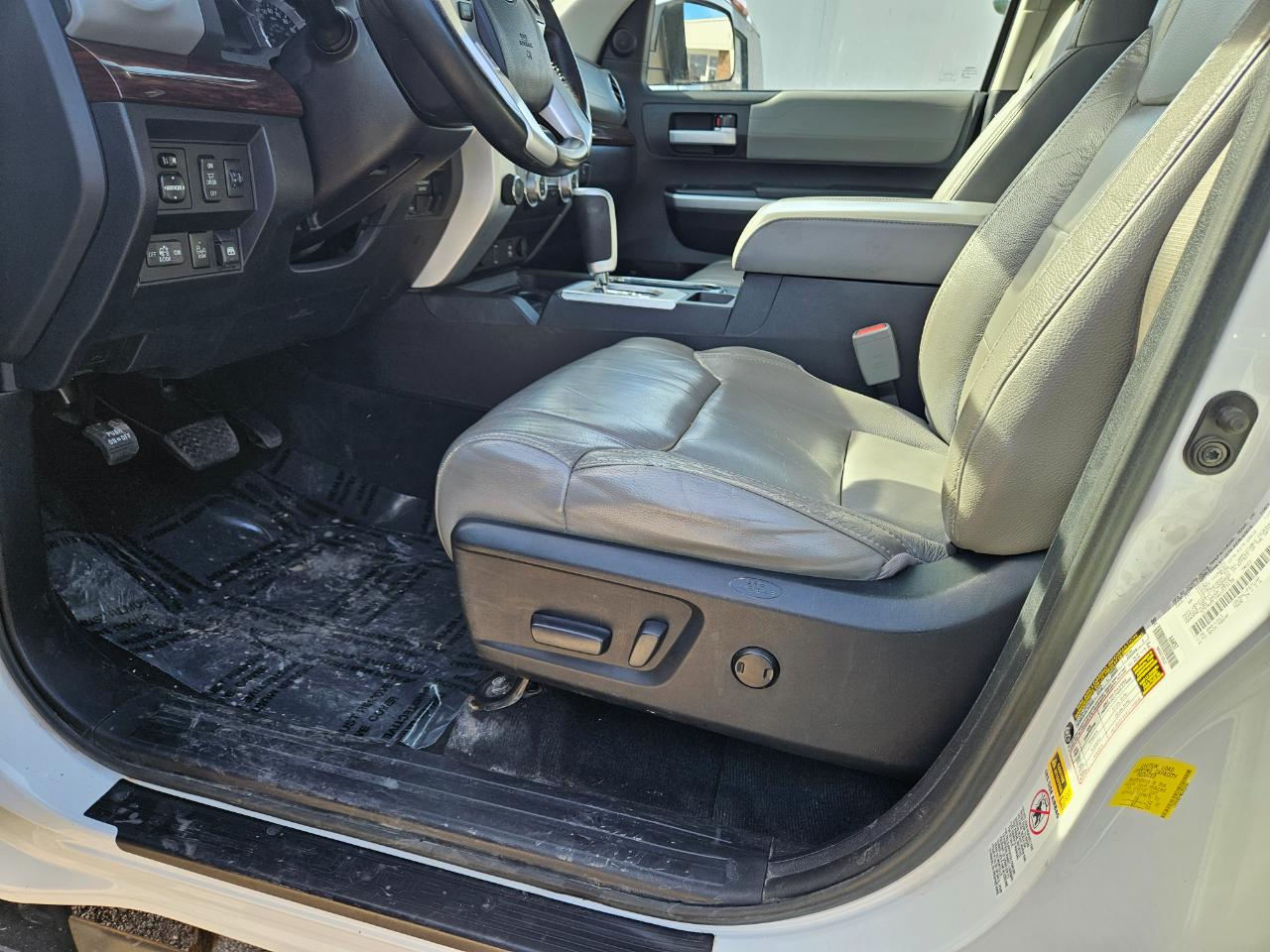 Toyota Tundra 4WD Truck CrewMax 5.7L FFV V8 6-Spd AT LTD (Natl) 2016