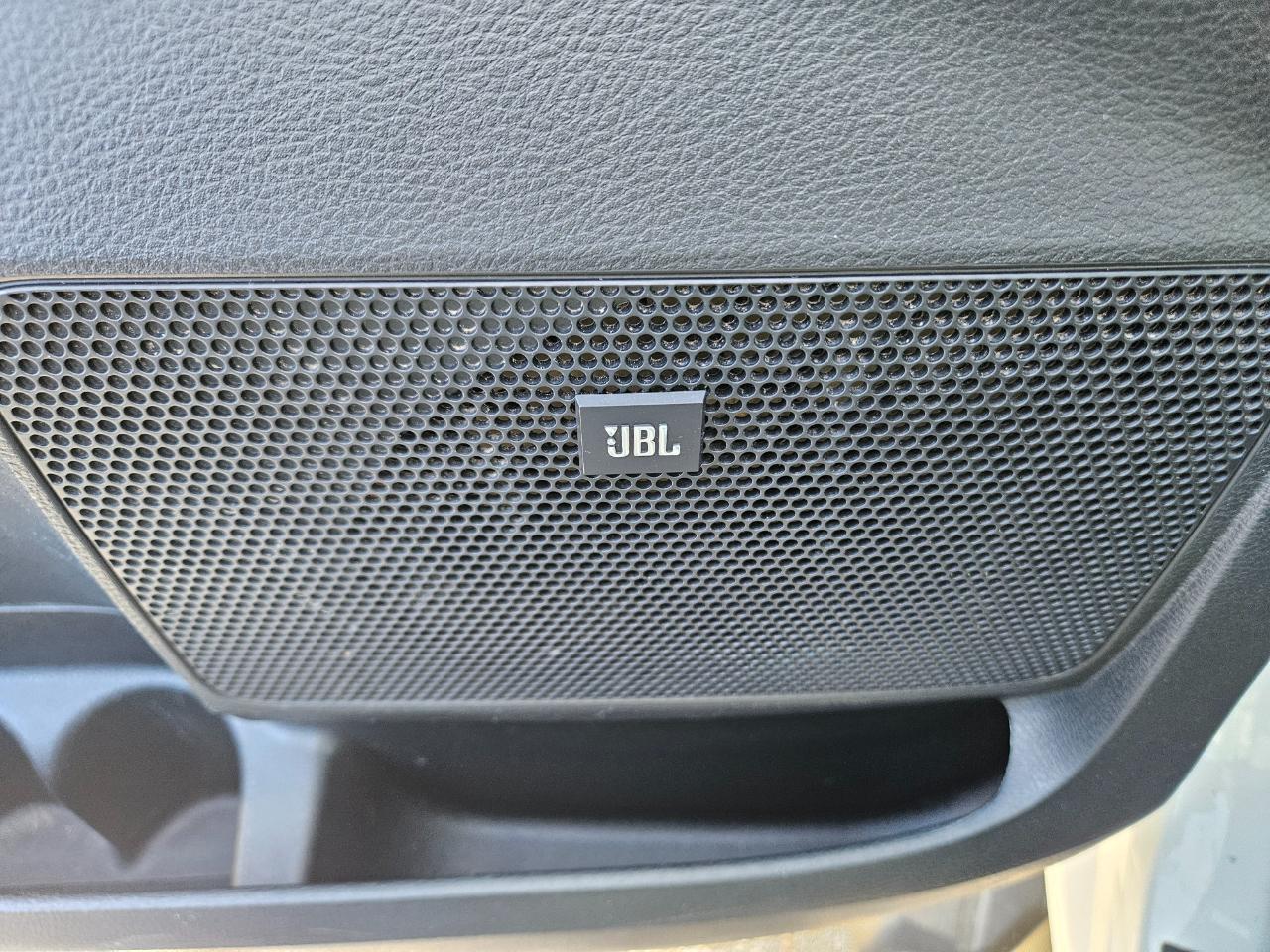 Toyota Tundra 4WD Truck CrewMax 5.7L FFV V8 6-Spd AT LTD (Natl) 2016