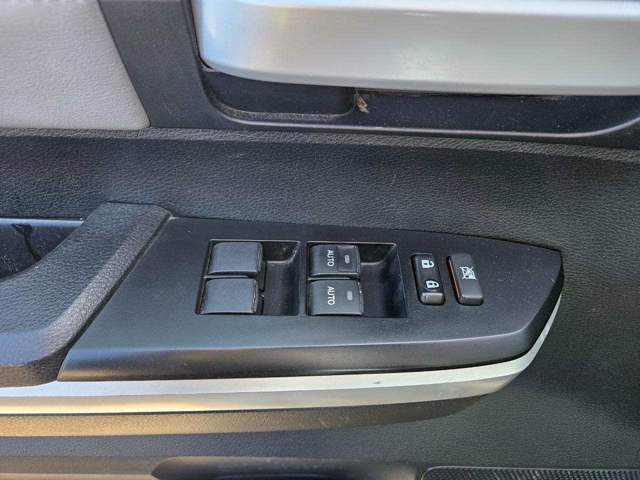 Toyota Tundra 4WD Truck CrewMax 5.7L FFV V8 6-Spd AT LTD (Natl) 2016