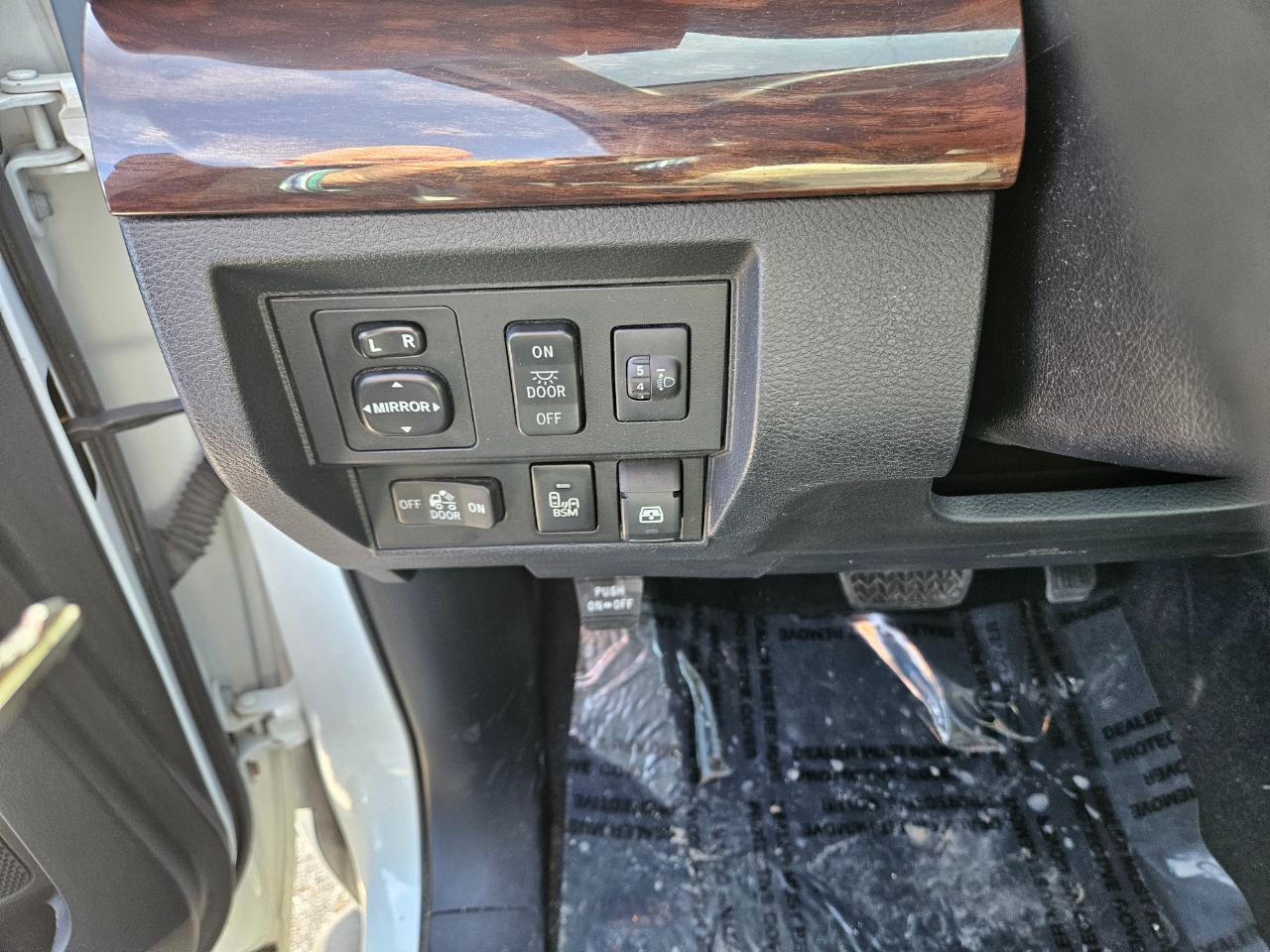 Toyota Tundra 4WD Truck CrewMax 5.7L FFV V8 6-Spd AT LTD (Natl) 2016