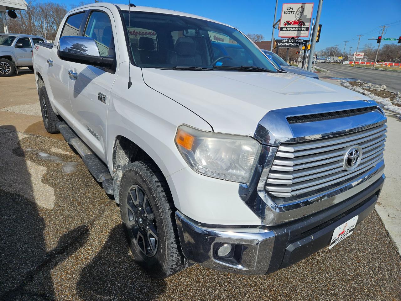 Toyota Tundra 4WD Truck CrewMax 5.7L FFV V8 6-Spd AT LTD (Natl) 2016