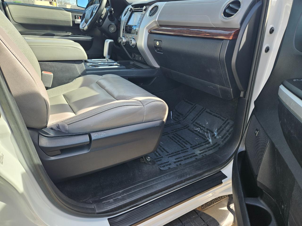 Toyota Tundra 4WD Truck CrewMax 5.7L FFV V8 6-Spd AT LTD (Natl) 2016