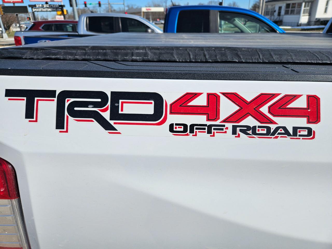 Toyota Tundra 4WD Truck CrewMax 5.7L FFV V8 6-Spd AT LTD (Natl) 2016