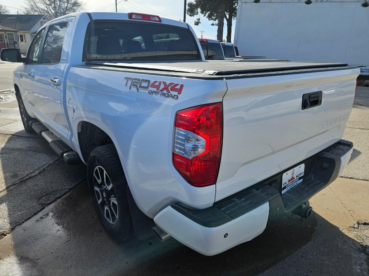 Toyota Tundra 4WD Truck CrewMax 5.7L FFV V8 6-Spd AT LTD (Natl) 2016