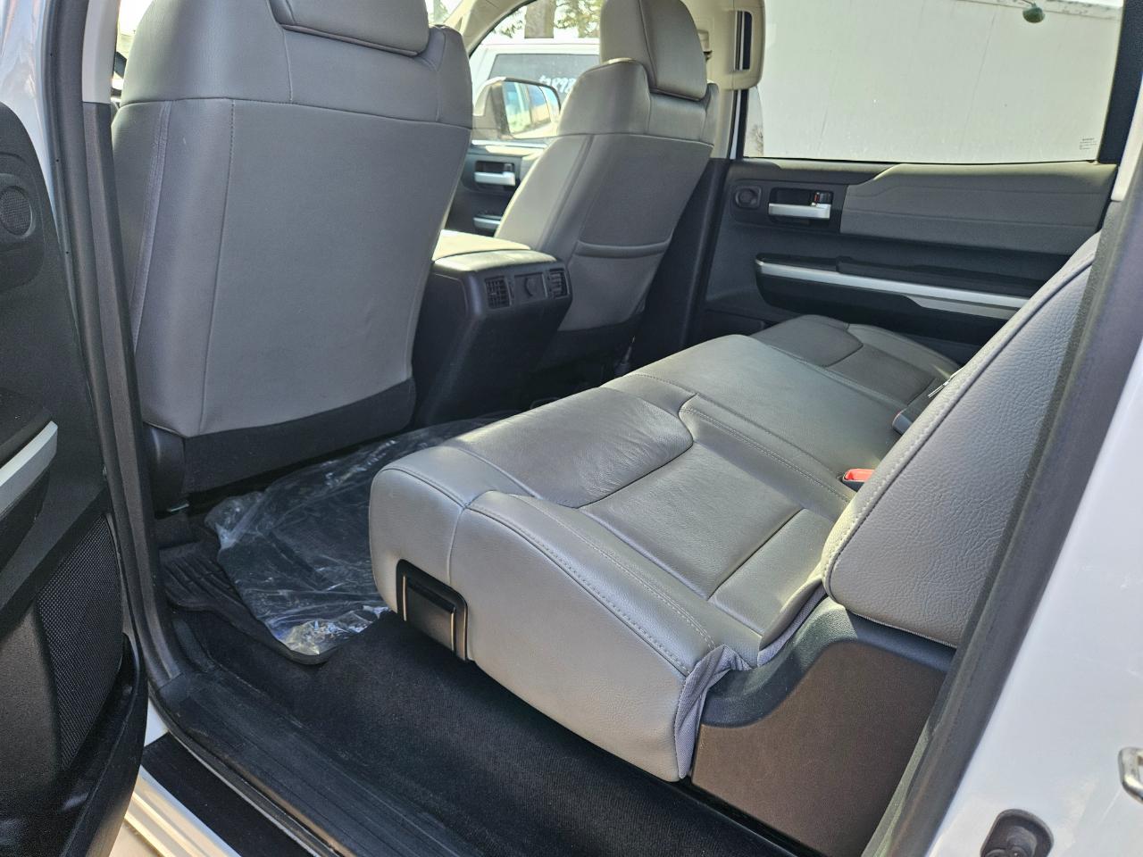 Toyota Tundra 4WD Truck CrewMax 5.7L FFV V8 6-Spd AT LTD (Natl) 2016