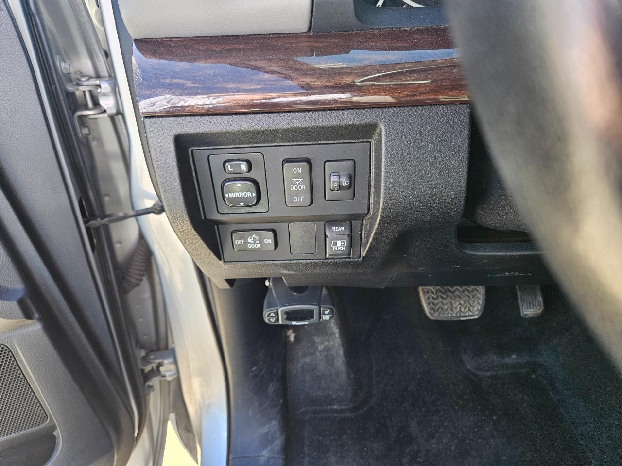 Toyota Tundra 4WD Truck Double Cab 5.7L FFV V8 6-Spd AT LTD (Natl) 2014