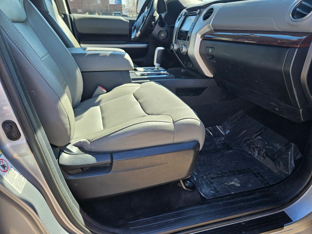 Toyota Tundra 4WD Truck Double Cab 5.7L FFV V8 6-Spd AT LTD (Natl) 2014