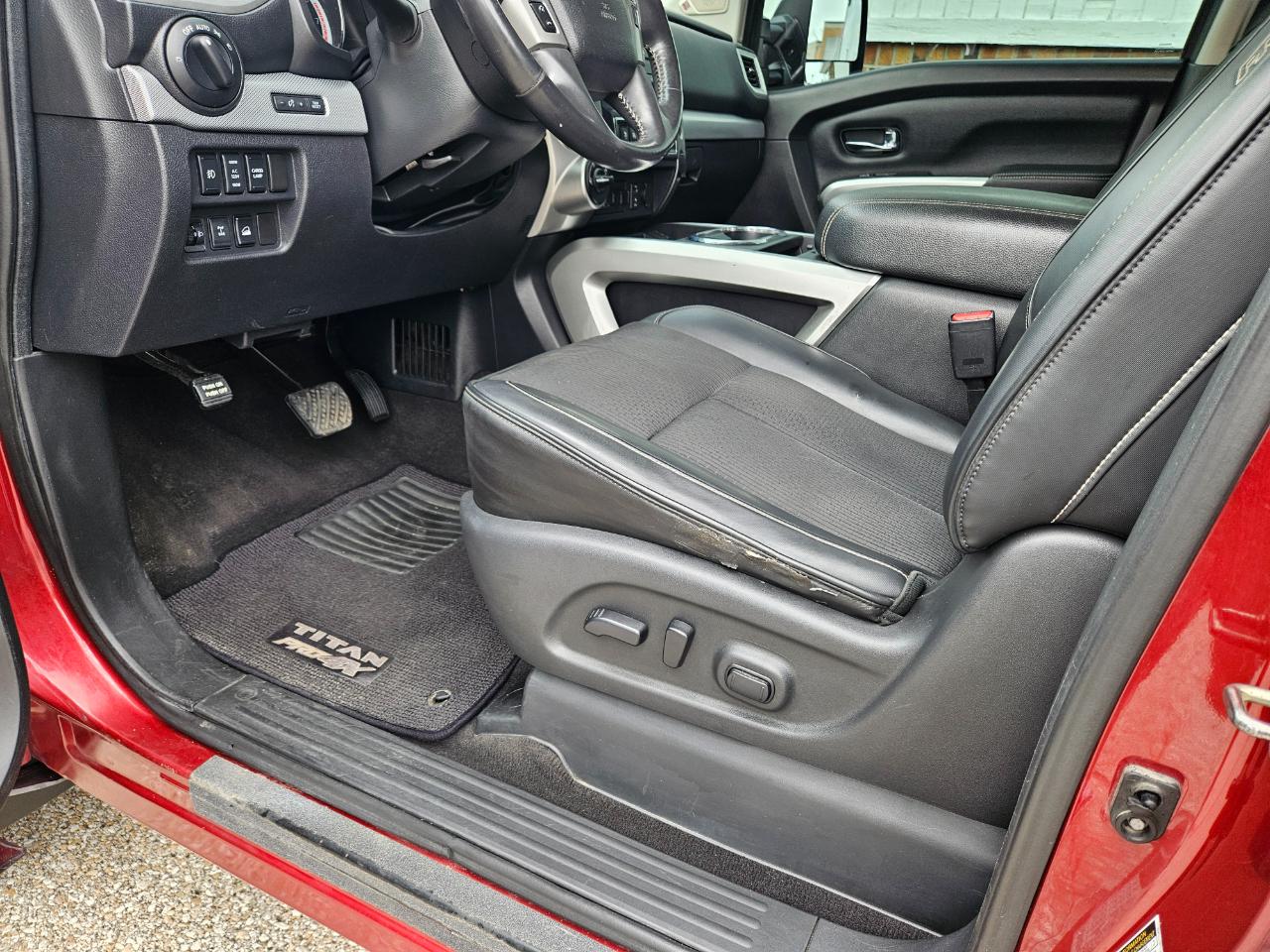 Nissan Titan 4x4 Crew Cab PRO-4X 2017