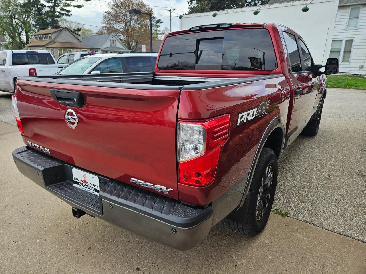 Nissan Titan 4x4 Crew Cab PRO-4X 2017
