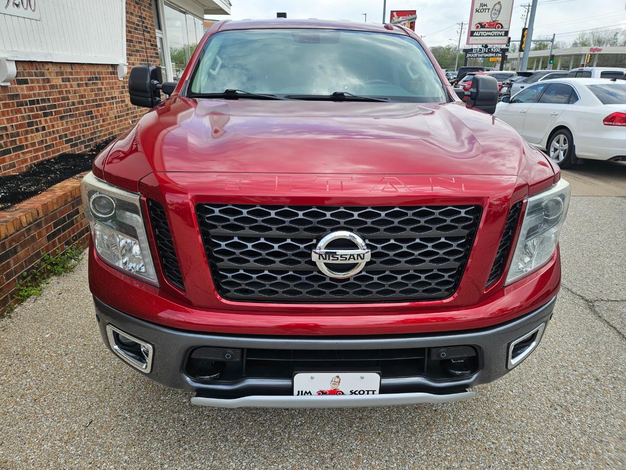 Nissan Titan 4x4 Crew Cab PRO-4X 2017