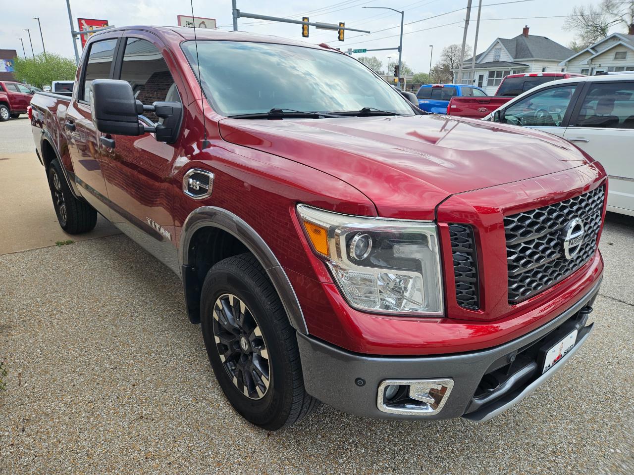 Nissan Titan 4x4 Crew Cab PRO-4X 2017