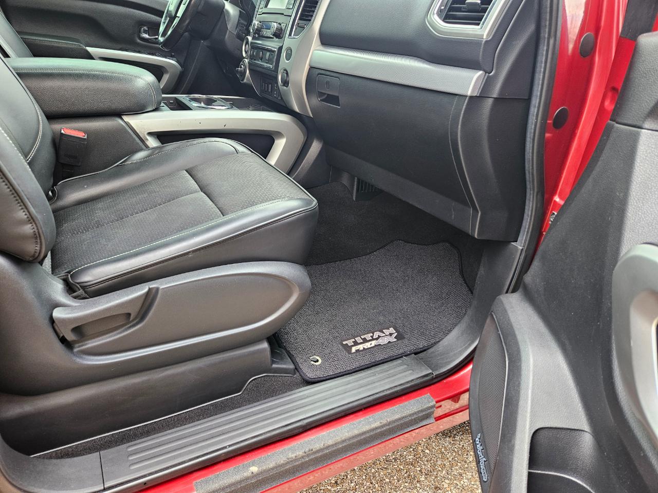 Nissan Titan 4x4 Crew Cab PRO-4X 2017