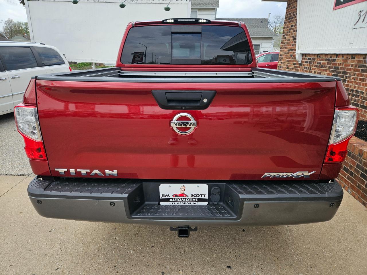 Nissan Titan 4x4 Crew Cab PRO-4X 2017
