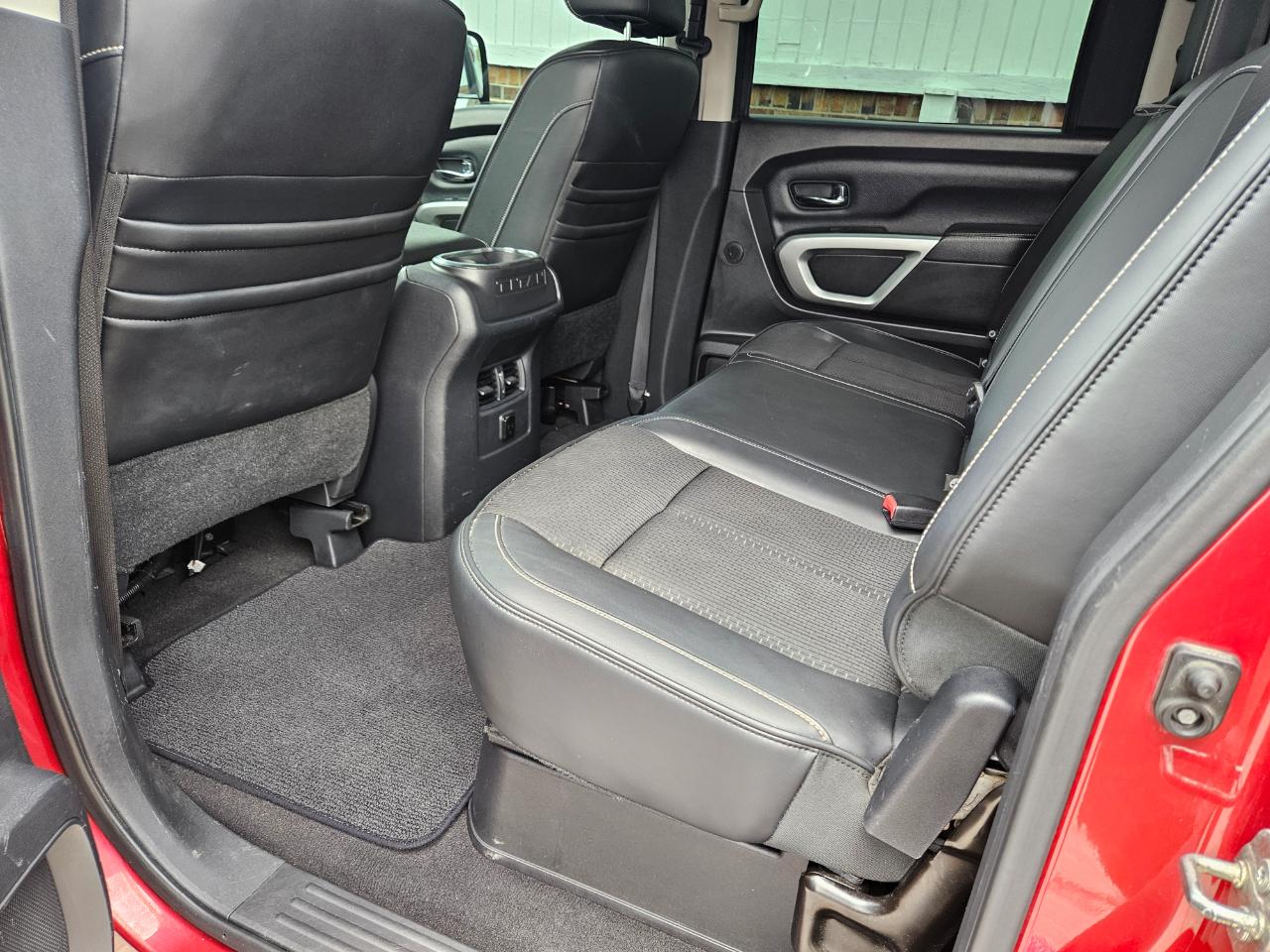 Nissan Titan 4x4 Crew Cab PRO-4X 2017