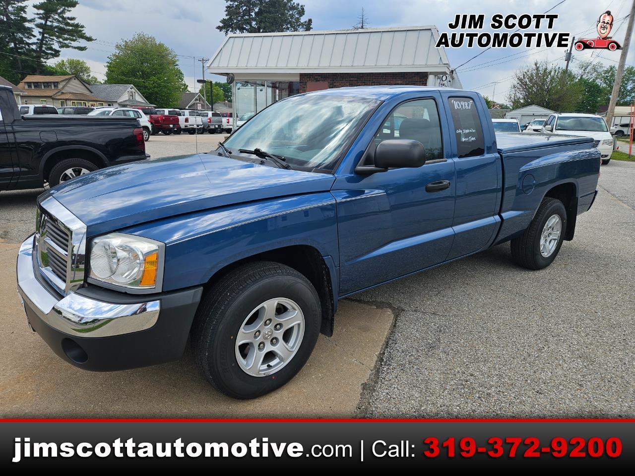Dodge Dakota 2dr Club Cab 131" WB SLT 2005