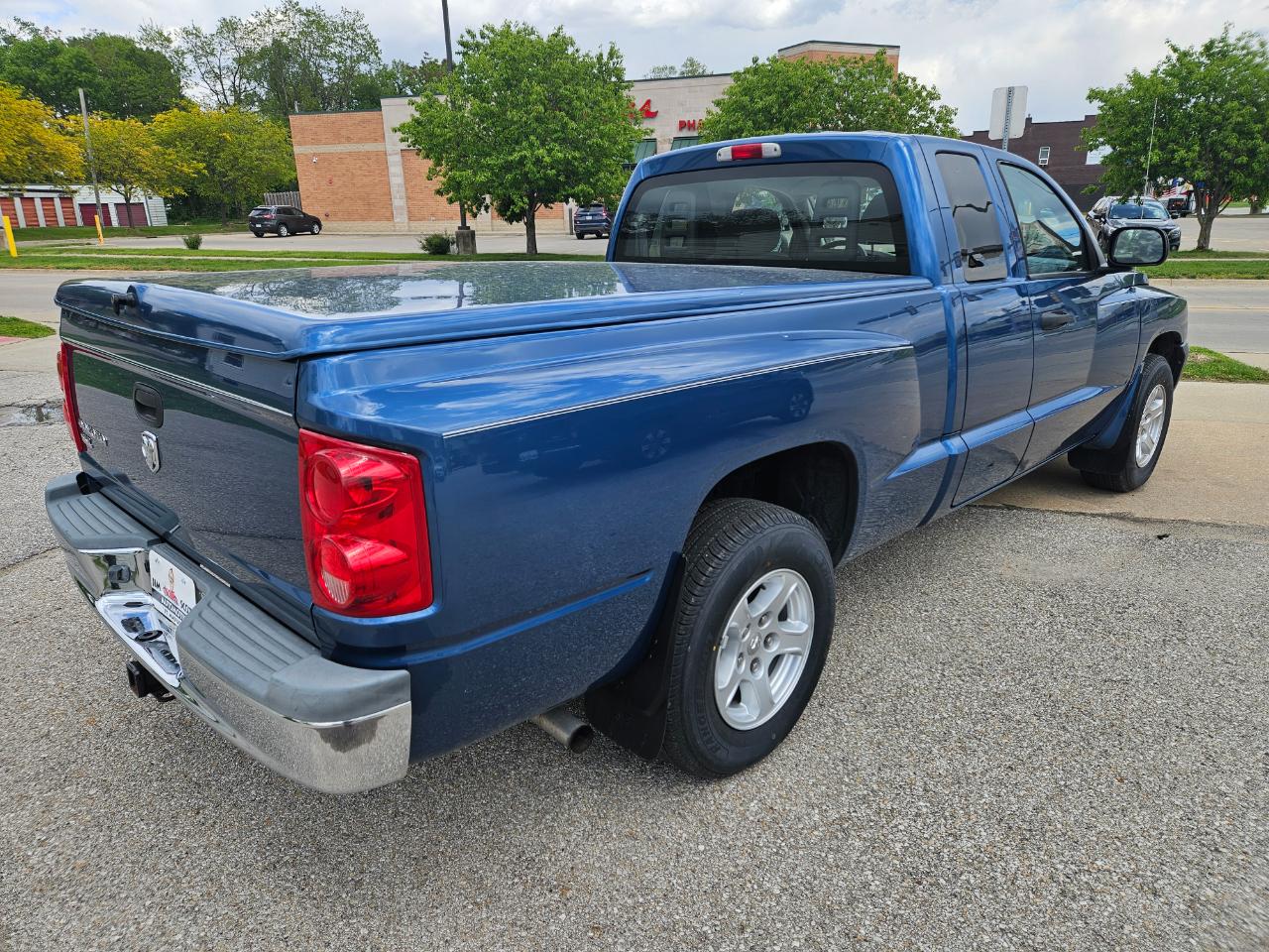 Dodge Dakota 2dr Club Cab 131" WB SLT 2005