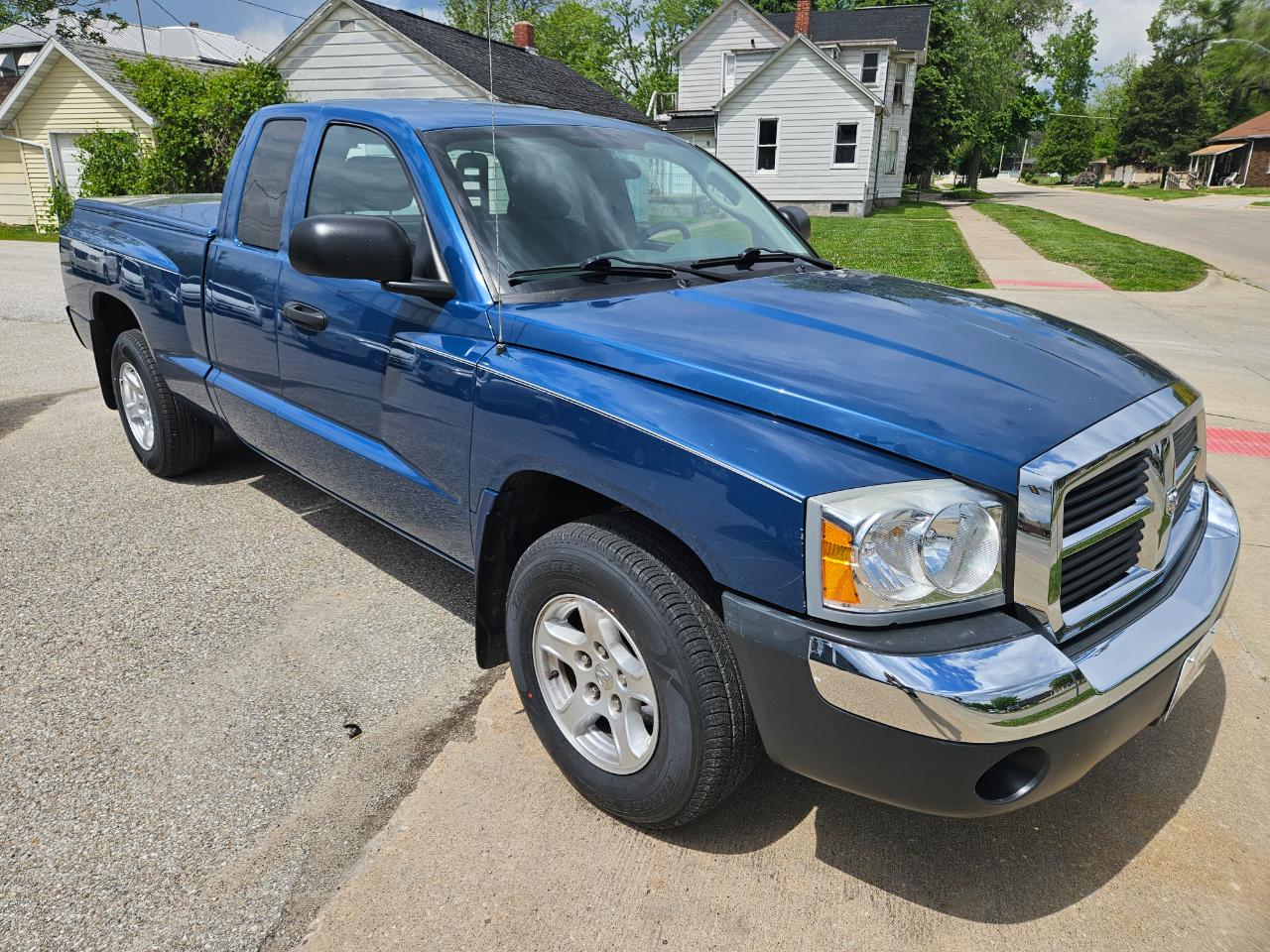 Dodge Dakota 2dr Club Cab 131" WB SLT 2005