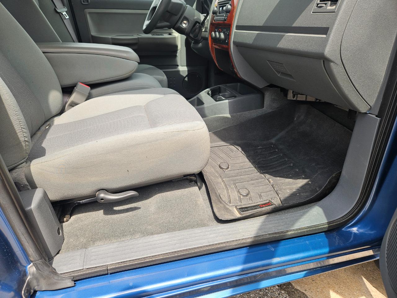 Dodge Dakota 2dr Club Cab 131" WB SLT 2005