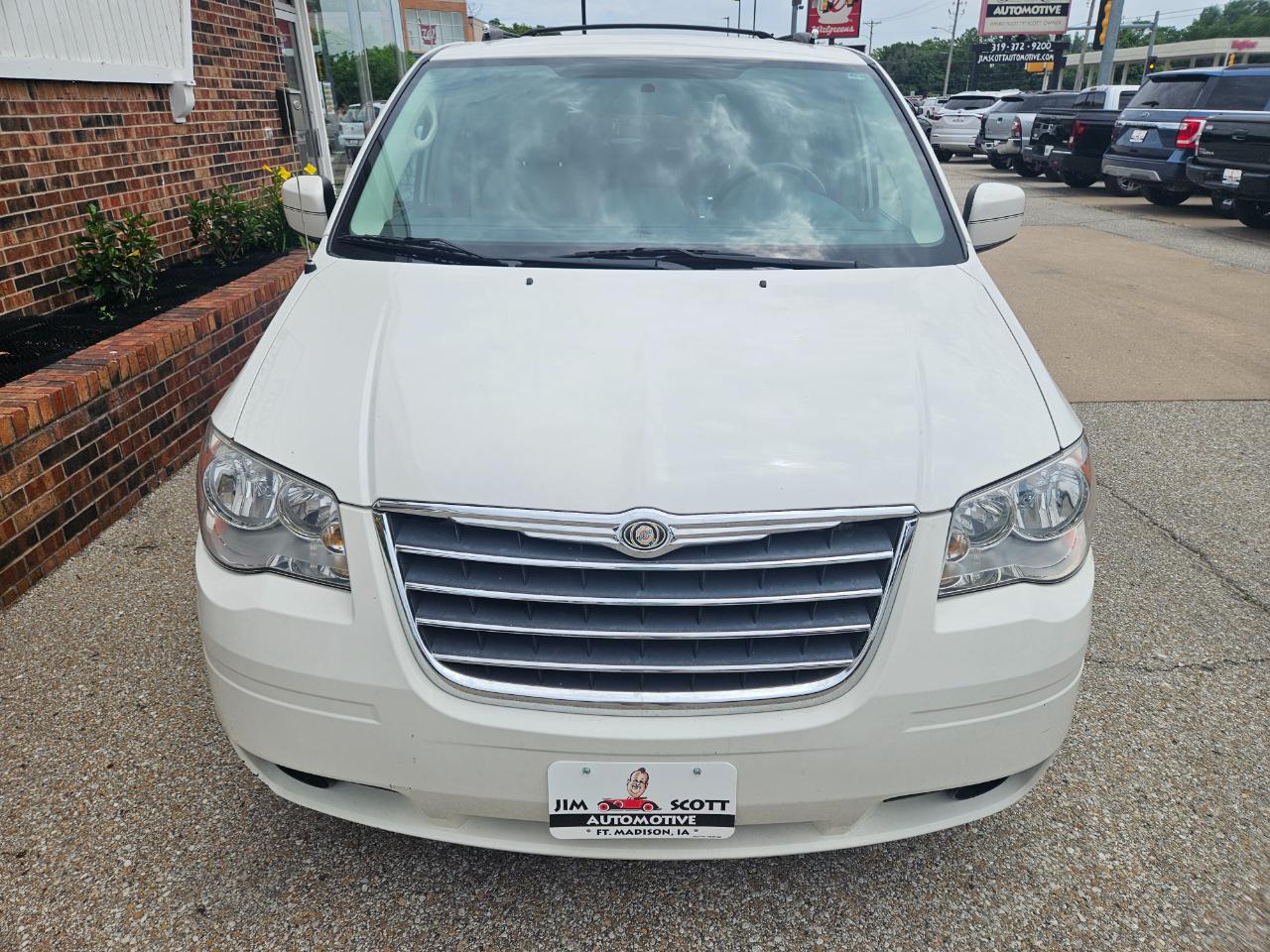 Chrysler Town & Country 4dr Wgn Touring Plus 2010