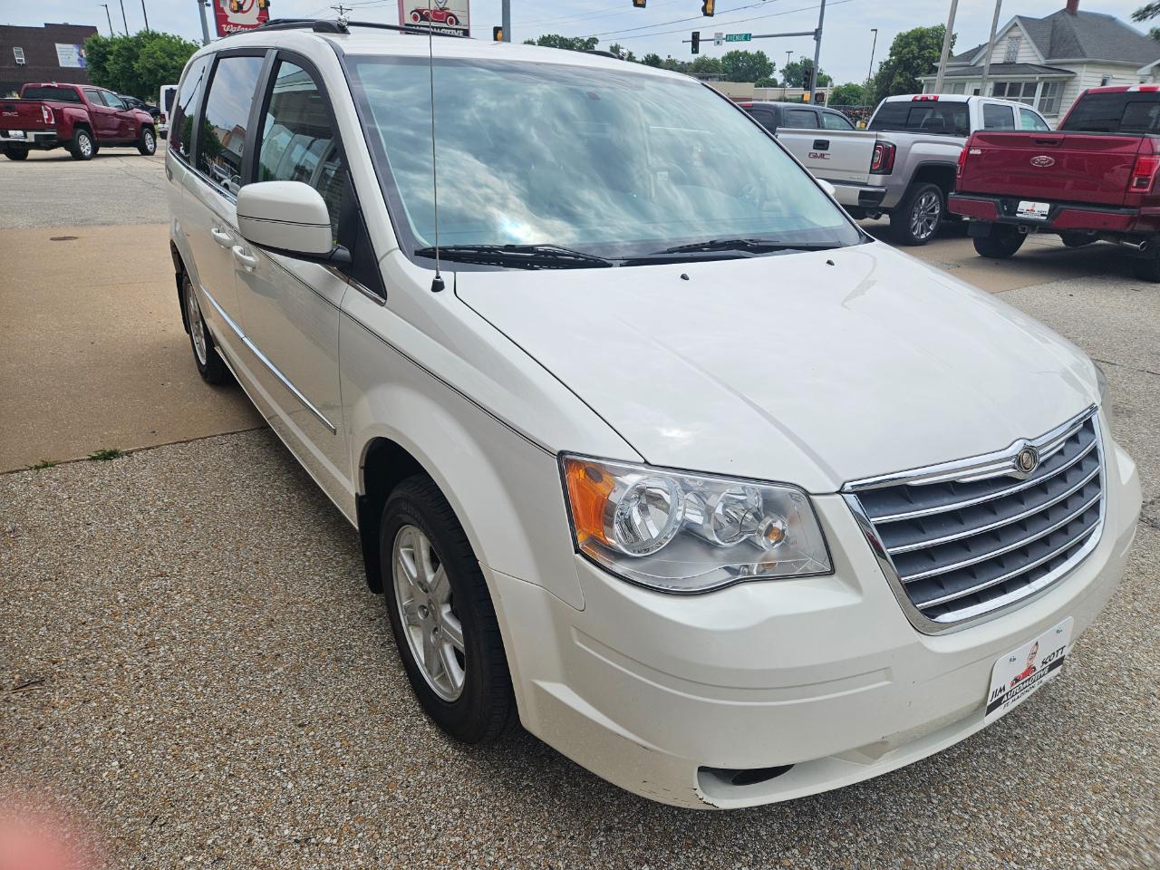 Chrysler Town & Country 4dr Wgn Touring Plus 2010