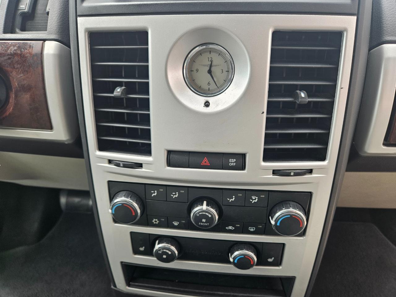Chrysler Town & Country 4dr Wgn Touring Plus 2010
