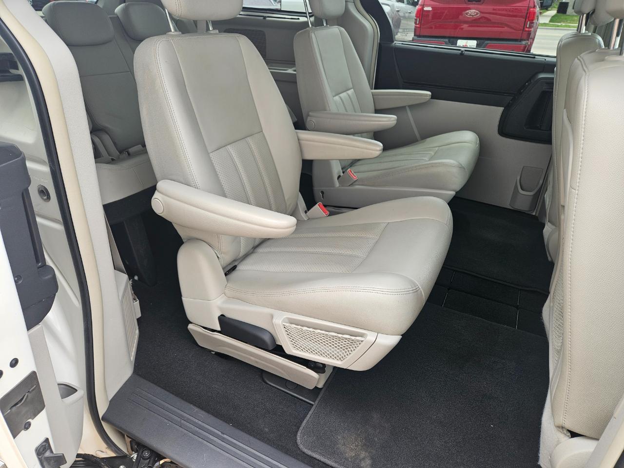Chrysler Town & Country 4dr Wgn Touring Plus 2010