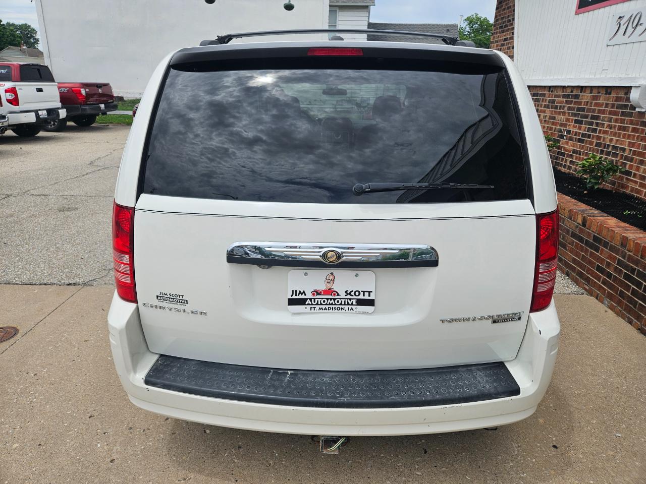 Chrysler Town & Country 4dr Wgn Touring Plus 2010