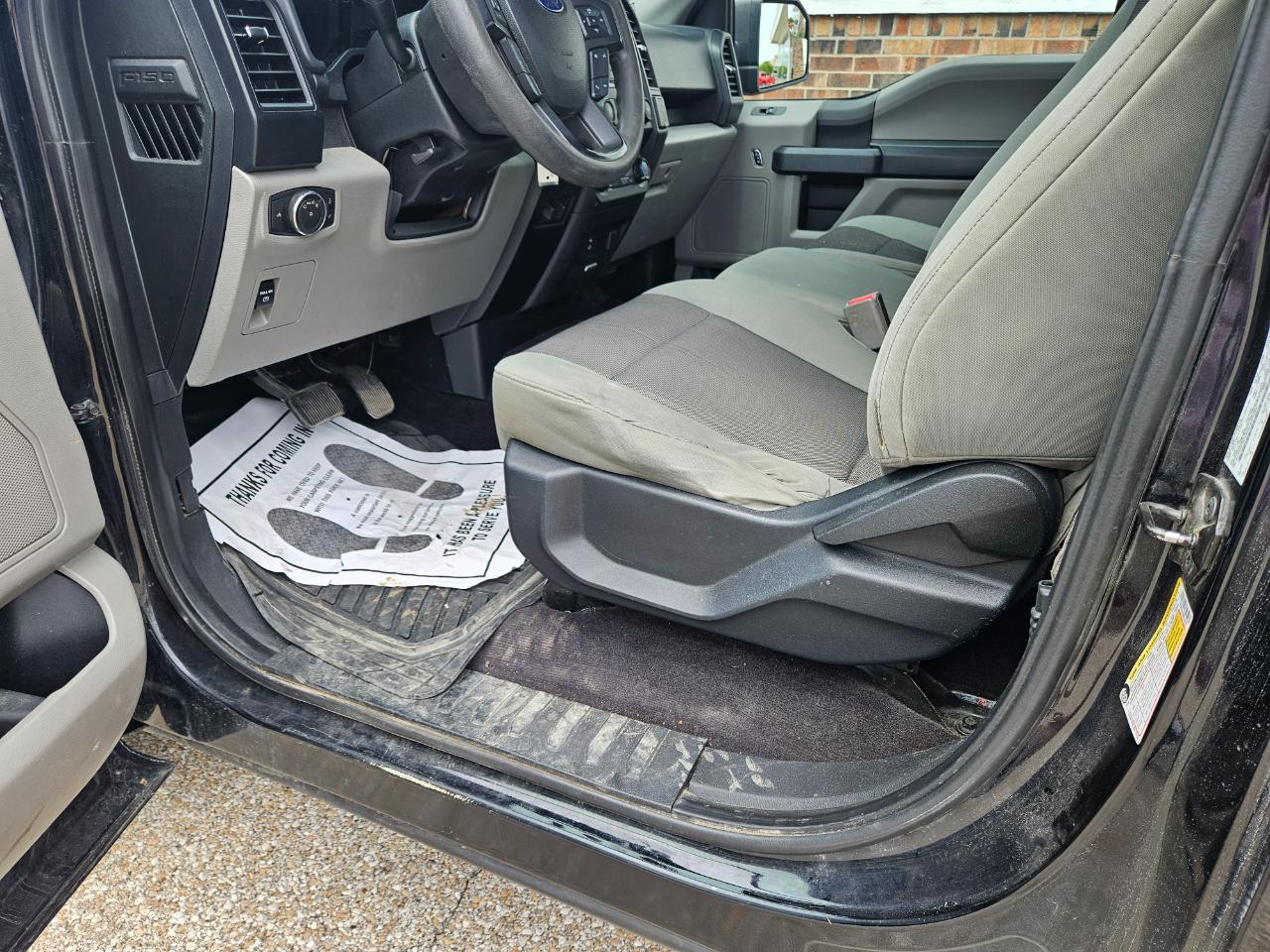Ford F-150 4WD Reg Cab 141" XL 2016