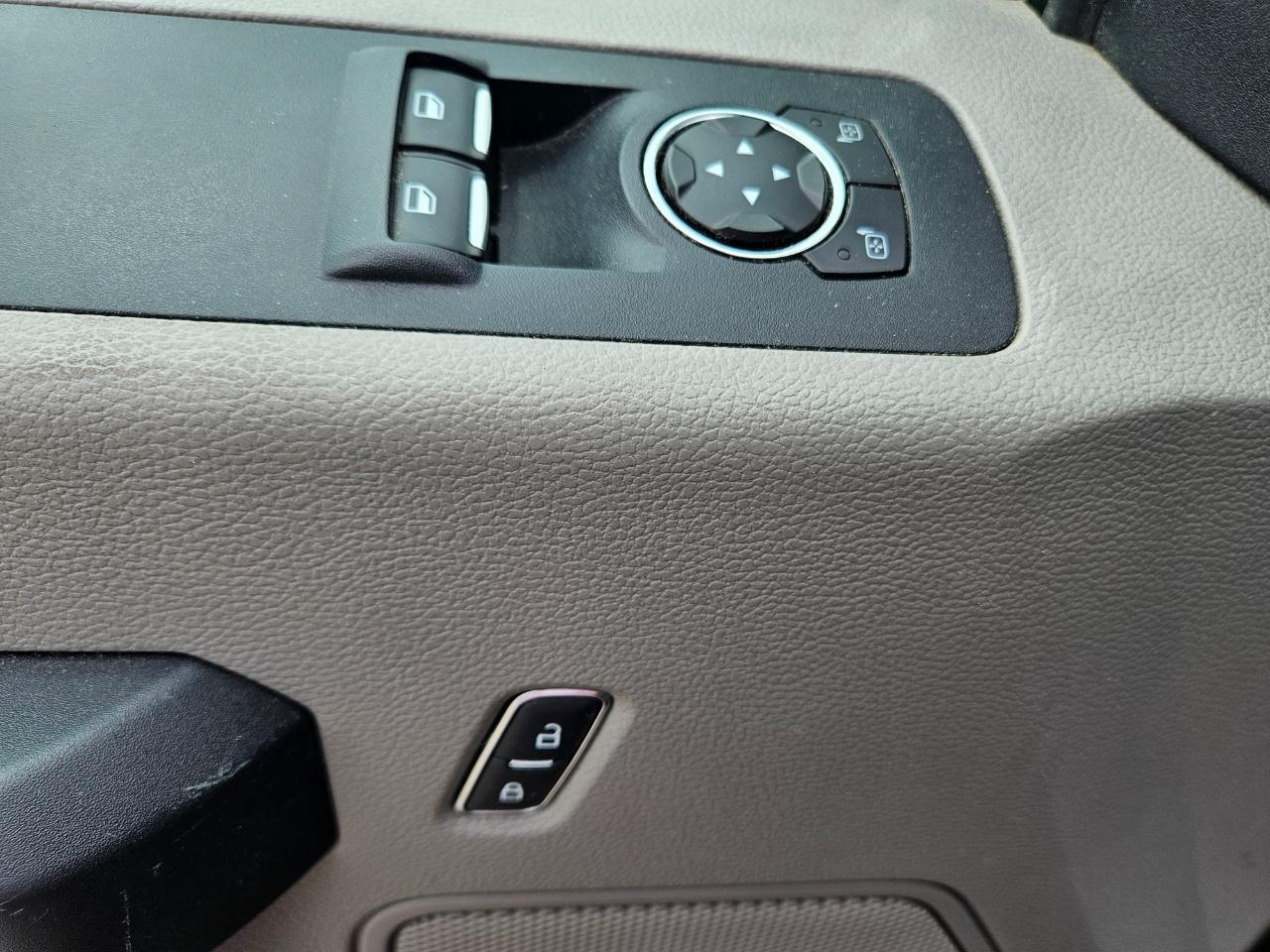 Ford F-150 4WD Reg Cab 141" XL 2016
