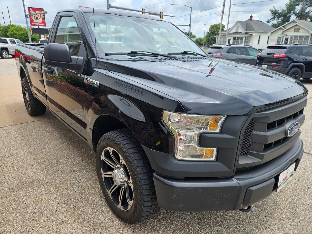 Ford F-150 4WD Reg Cab 141" XL 2016
