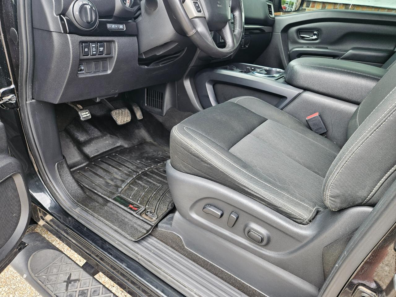 Nissan Titan 4x4 Crew Cab SV 2019