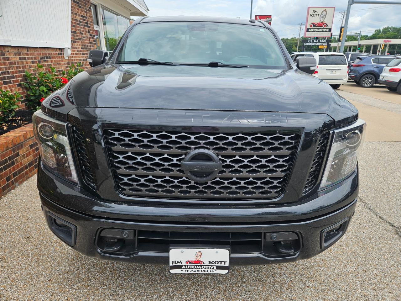 Nissan Titan 4x4 Crew Cab SV 2019