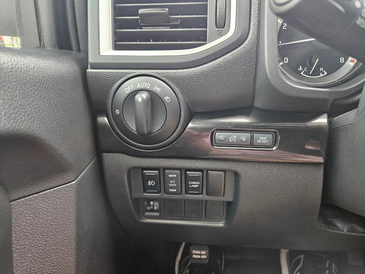 Nissan Titan 4x4 Crew Cab SV 2019