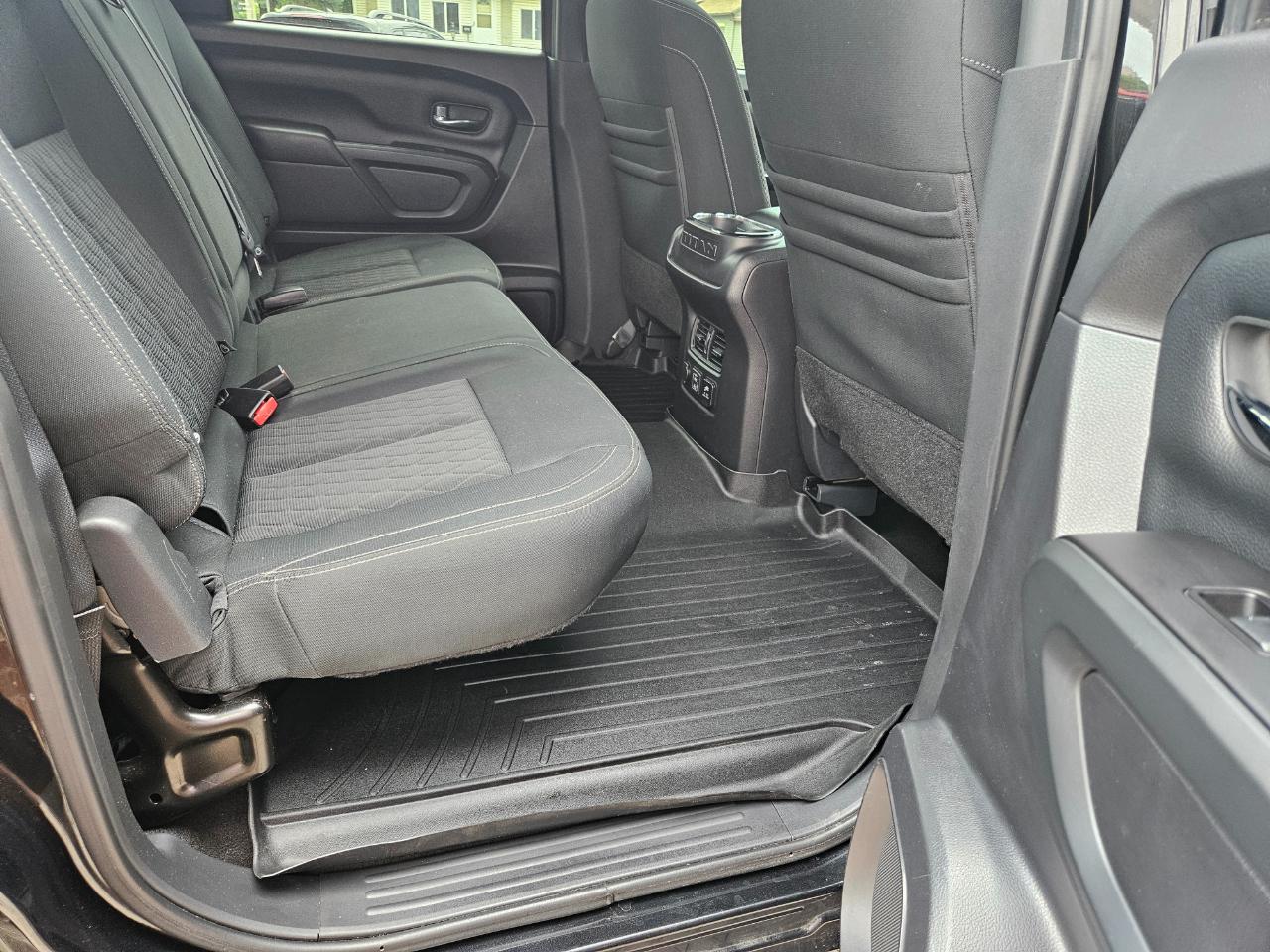 Nissan Titan 4x4 Crew Cab SV 2019