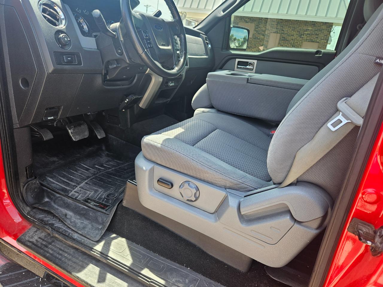 Ford F-150 2WD SuperCrew 145" XLT 2011